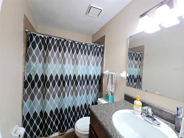 2302 Maki Rd Unit 5, Plant City, FL 33563 - bathroom featuring vanity, toilet, and a shower with curtain
