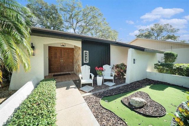 property entrance featuring a porch