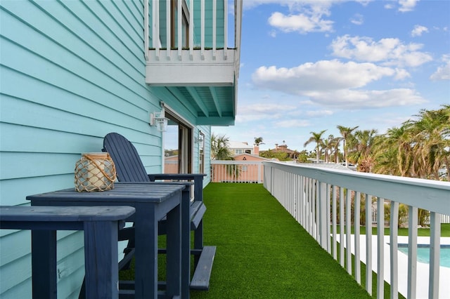 view of yard with a balcony