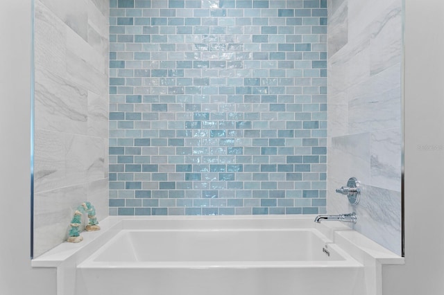 bathroom featuring tiled shower / bath