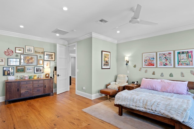 bedroom featuring ceiling fan, crown molding, and light hardwood / wood-style floors