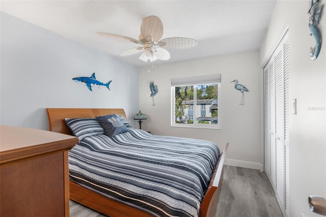 bedroom featuring light wood-type flooring, a closet, and ceiling fan