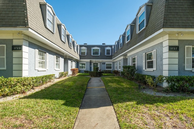 view of property's community featuring a yard