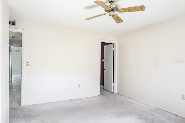 empty room featuring ceiling fan