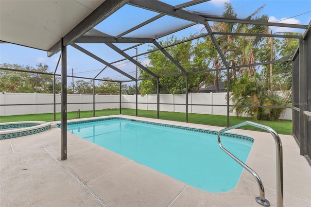 view of swimming pool featuring a lanai, a yard, a patio, and an in ground hot tub