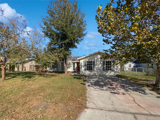 view of front of property with a front yard