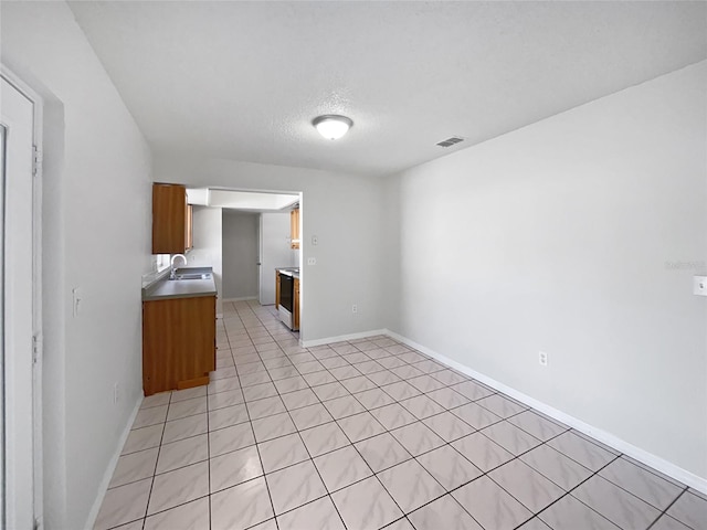 kitchen featuring electric stove and a textured ceiling