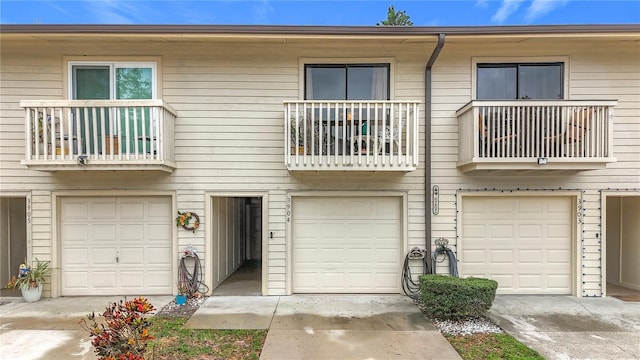 townhome / multi-family property with a balcony