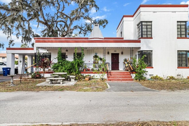 30 Kings Bay Dr, Crystal River, FL 34429 - view of front of home featuring covered porch, crawl space, and a chimney