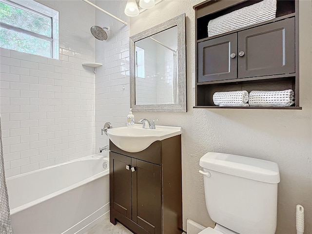 516 64th St S, Saint Petersburg, FL 33707 - bathroom with toilet, vanity, and shower / bathtub combination