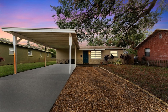 view of front of house featuring a carport and a yard