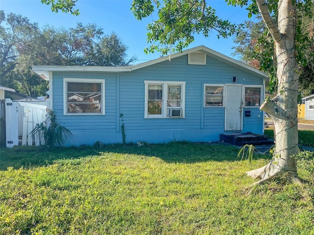 view of front of home featuring a front yard