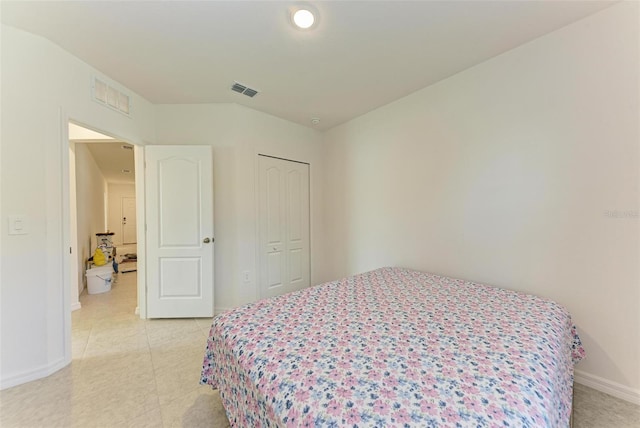 bedroom with a closet