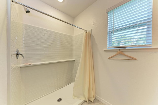 bathroom featuring a shower with shower curtain