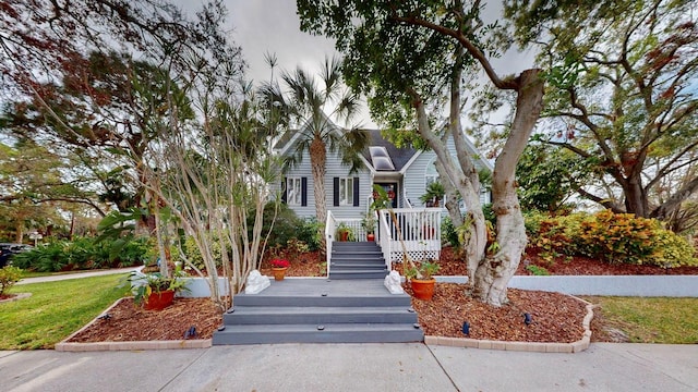 view of front of house with a front lawn