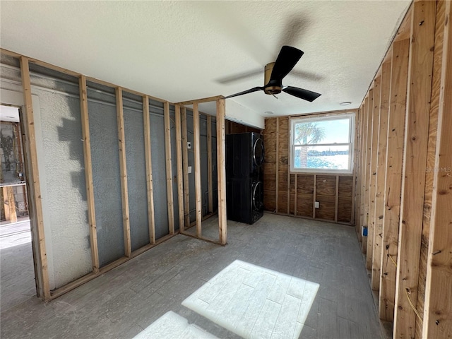 unfurnished bedroom with ceiling fan and a textured ceiling