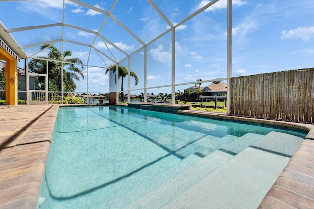 721 Manns Harbor Dr, Apollo Beach, FL 33572 - swimming pool with a lanai