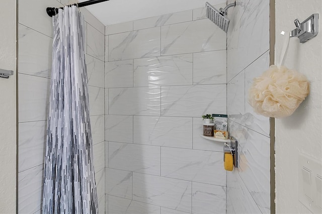 details featuring a shower with shower curtain