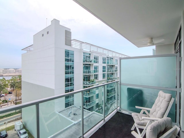 balcony featuring ceiling fan