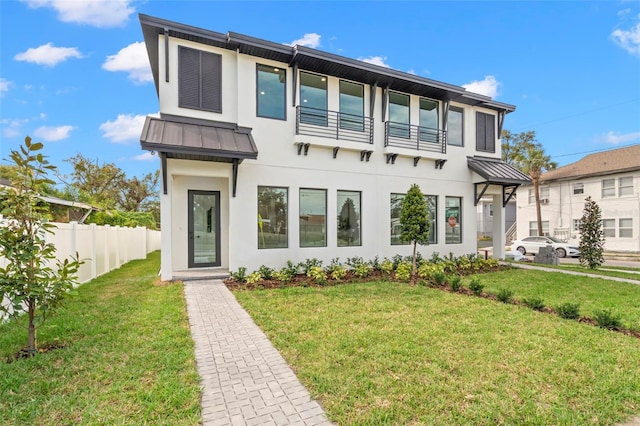 view of front of home with a front lawn