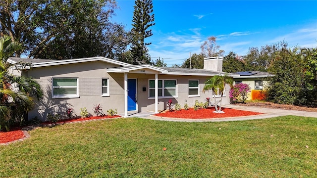 ranch-style home featuring a front lawn