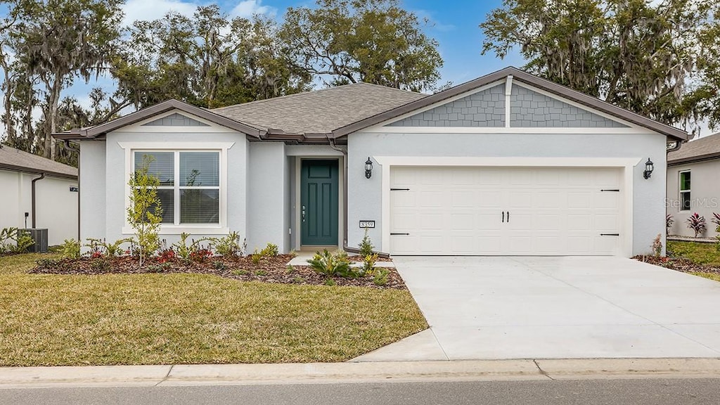 view of front of property featuring a garage and a front yard