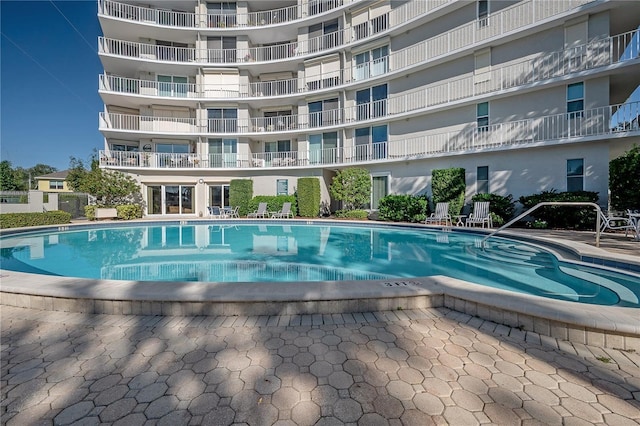 view of swimming pool