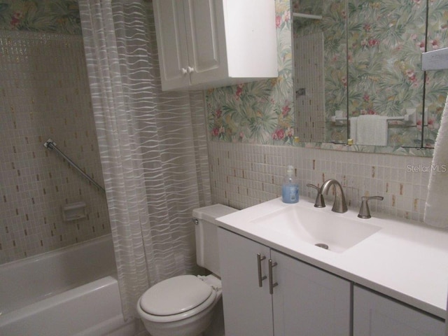 6000 20th St N Unit 114, Saint Petersburg, FL 33714 - bathroom with vanity, toilet, shower / bath combo, wallpapered walls, and tasteful backsplash