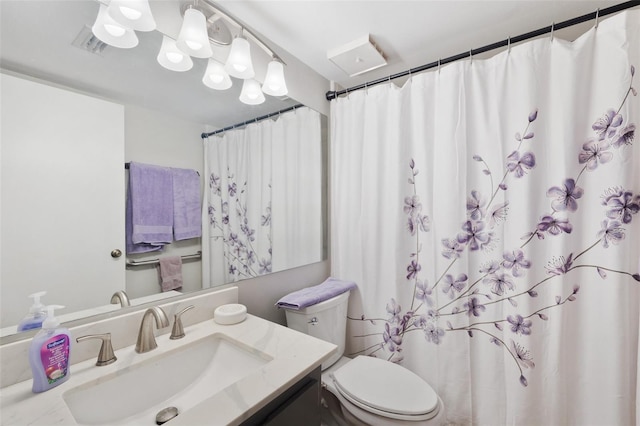 bathroom featuring a shower with curtain, visible vents, vanity, and toilet