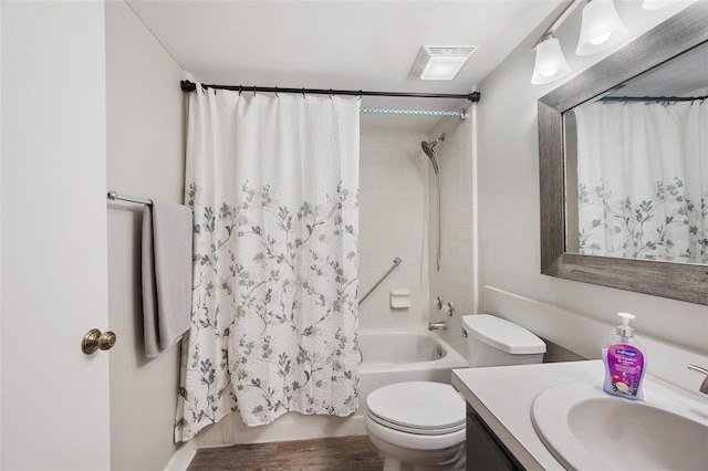 full bath featuring shower / tub combo with curtain, visible vents, toilet, vanity, and wood finished floors