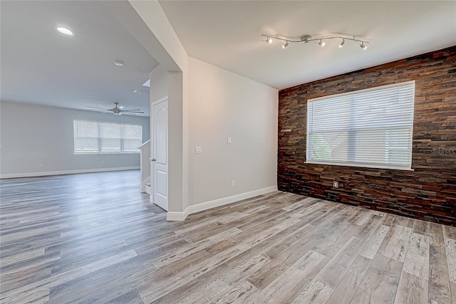 unfurnished room featuring light wood-type flooring and ceiling fan