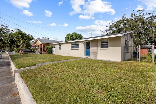 ranch-style house featuring a front yard