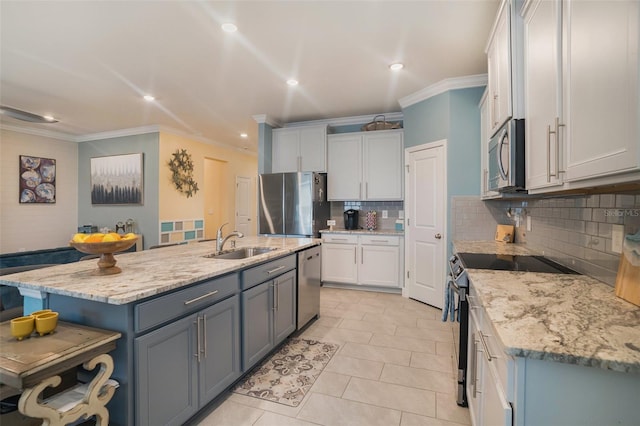 kitchen featuring a kitchen island with sink, white cabinets, crown molding, sink, and stainless steel appliances