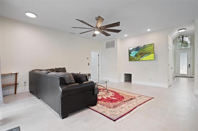 living area featuring recessed lighting, a ceiling fan, visible vents, and baseboards