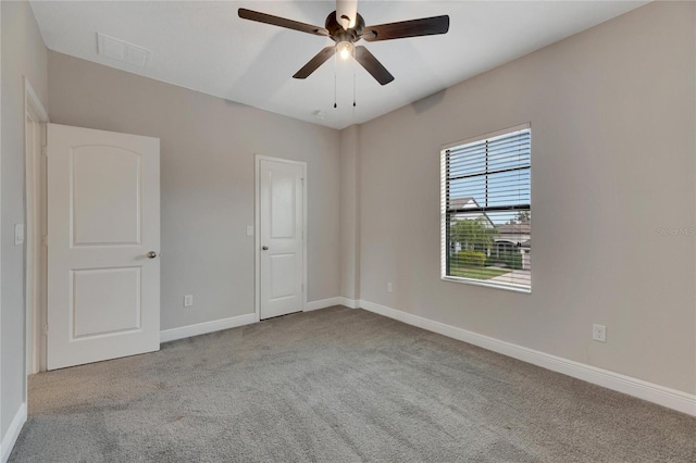 carpeted empty room featuring ceiling fan