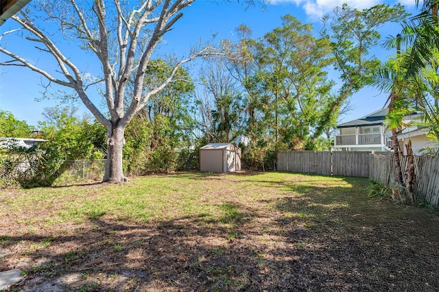 view of yard with a shed