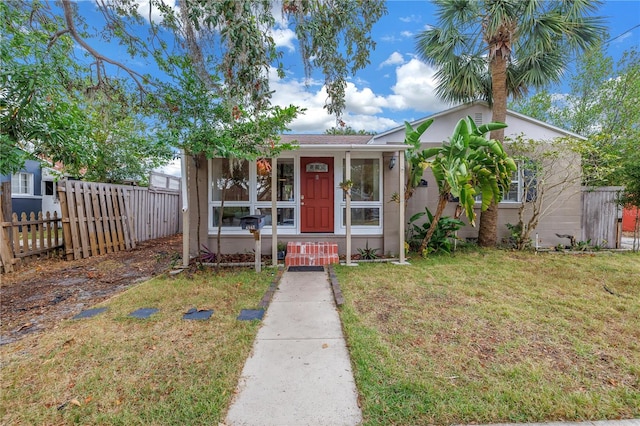 view of front of home featuring a front lawn