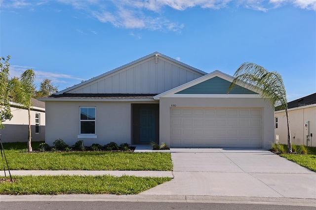 view of front of home featuring a garage and a front yard