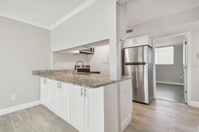 kitchen featuring white cabinets, light hardwood / wood-style floors, light stone counters, kitchen peninsula, and stainless steel appliances