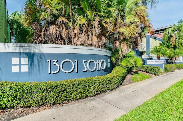 view of community / neighborhood sign