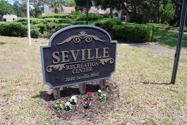 view of community / neighborhood sign