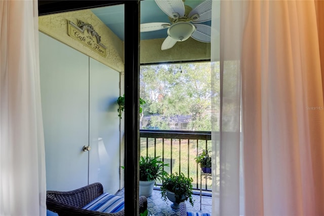 entryway with ceiling fan