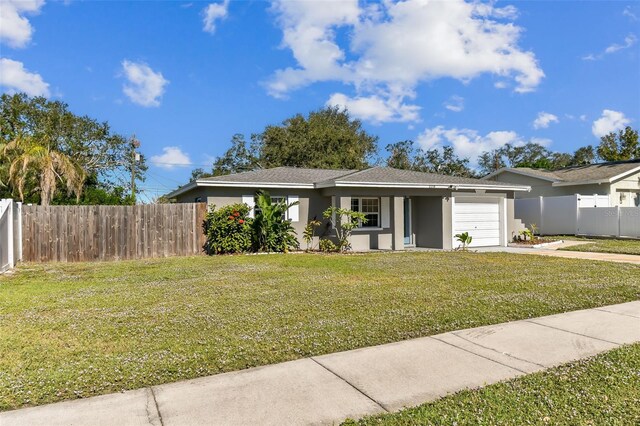 view of front of house featuring a front lawn and a garage