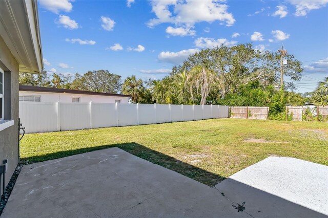 view of yard featuring a patio