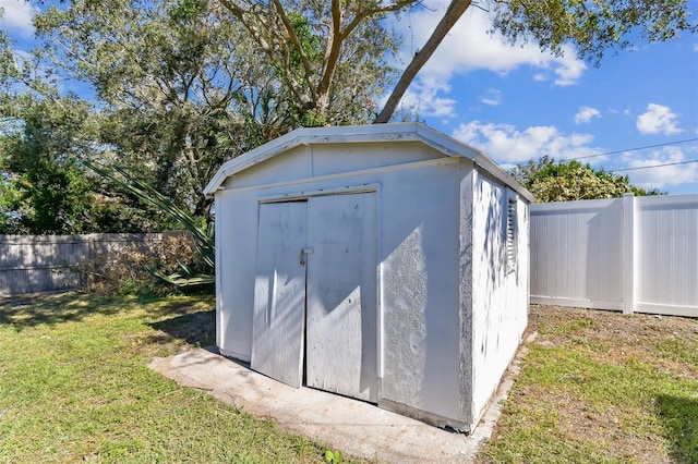 view of outdoor structure with a yard