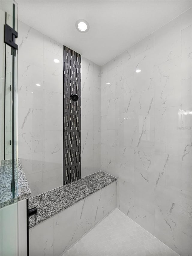 bathroom featuring tiled shower