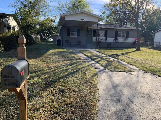 view of front facade with a front yard