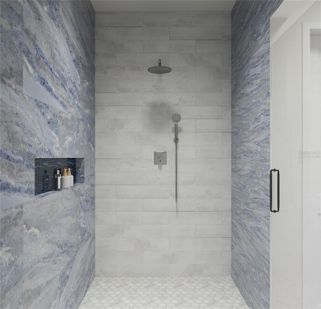 bathroom featuring tiled shower