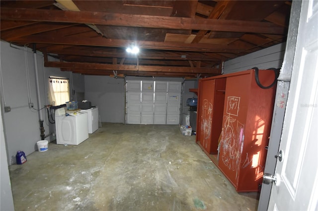 garage with washing machine and dryer