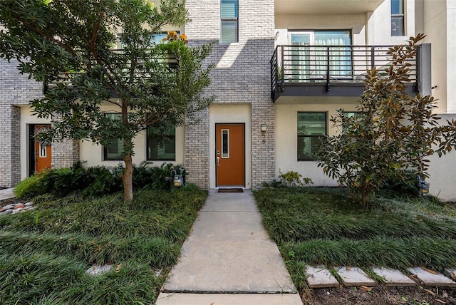 entrance to property with a balcony